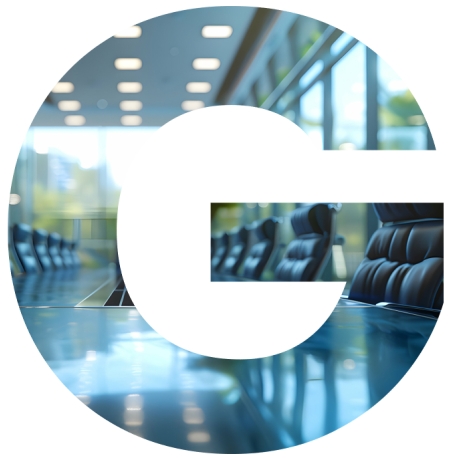 Moderner Konferenzraum mit Glaswänden und Vorstandstisch, symbolisiert professionelle Unternehmensführung und transparente Governance.