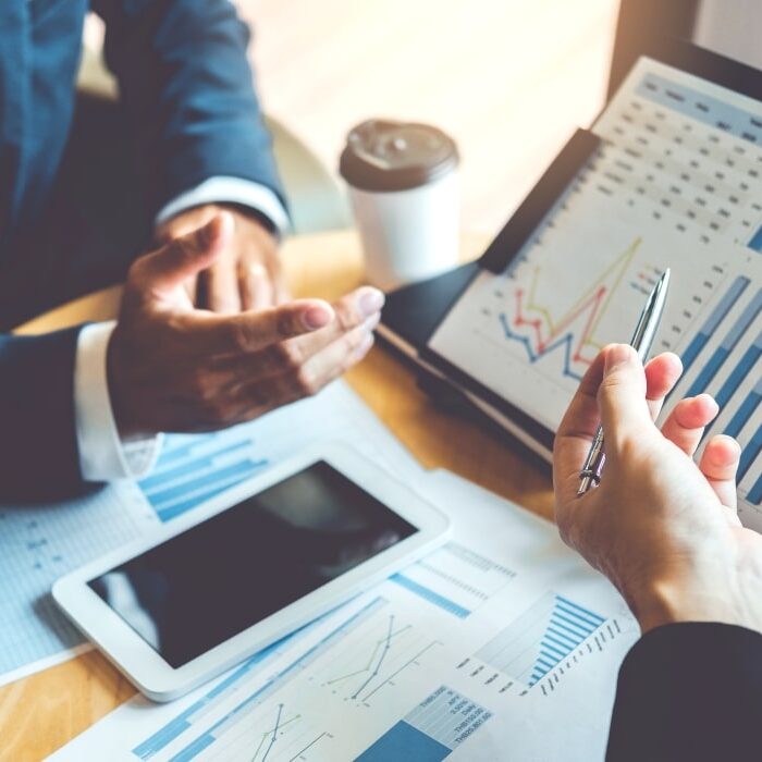 SAVECALL Consulting: Experten analysieren Unternehmensdaten und entwickeln Strategien zur Optimierung von Netzwerken.